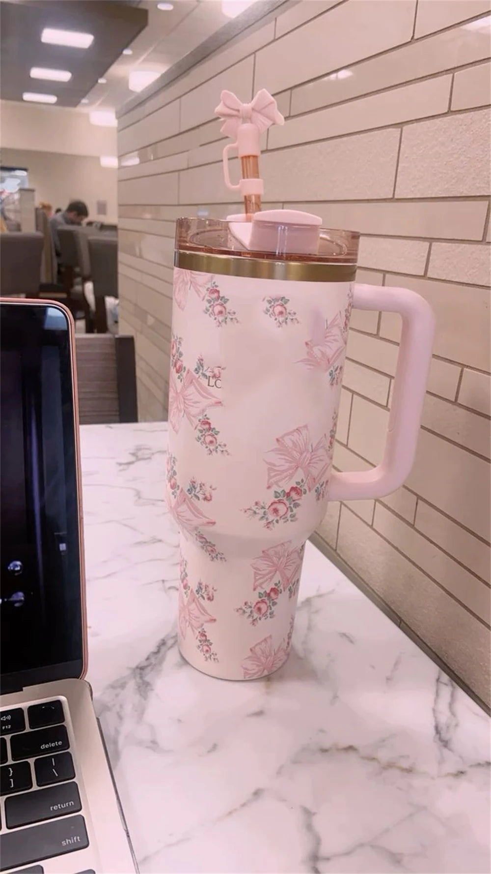 2025 Popular Tumblers With Handle Car Mugs Insulated Tumbler With Lids Straw Stainless Steel Coffee Tumbler Termos Cups